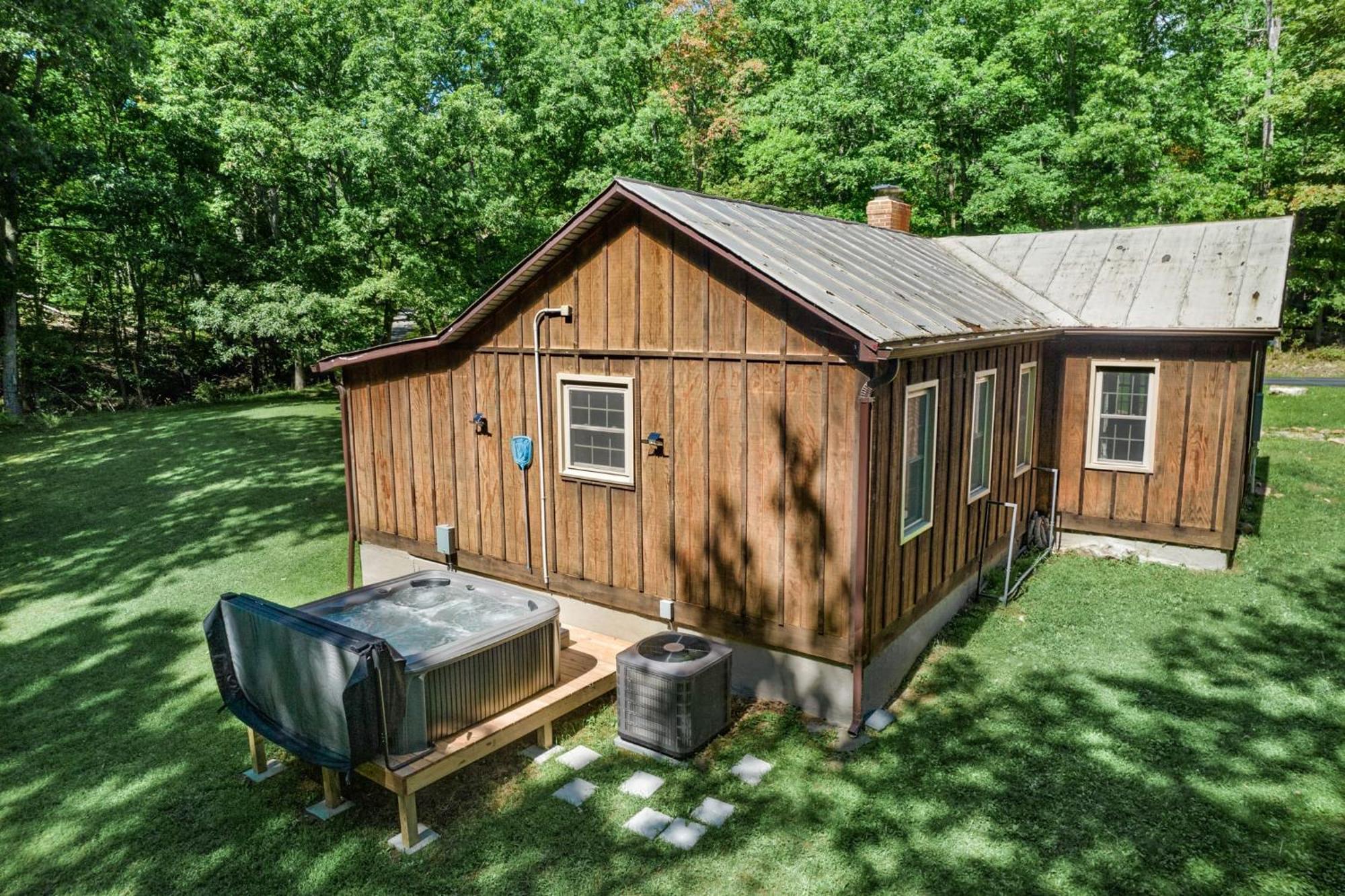 River Access W Hot Tub, Grill, Wifi, & Fire Pit! Lost City Exteriör bild